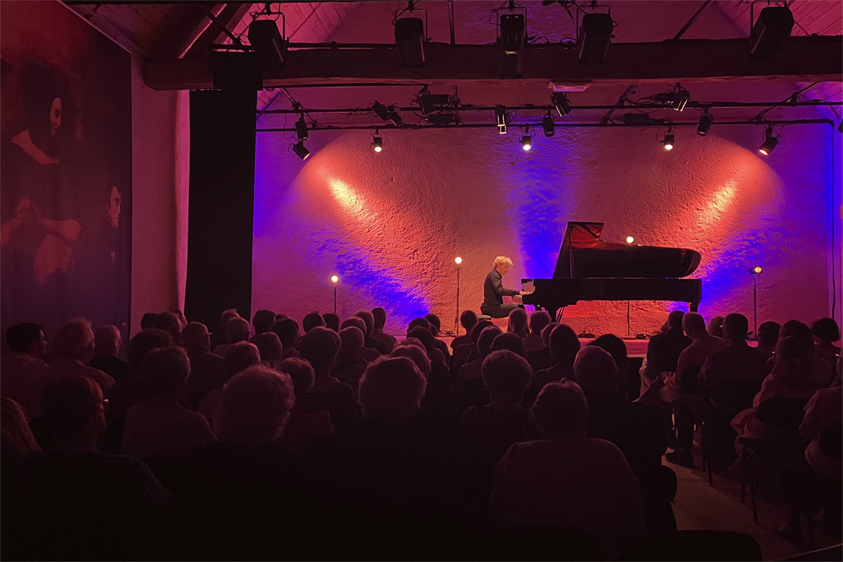 Alexander Malofeev au piano en 2024